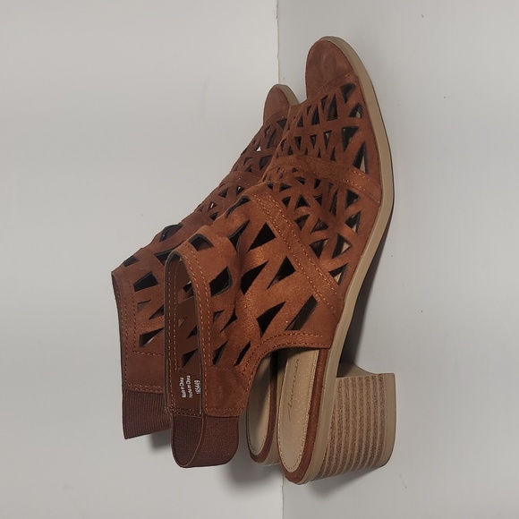 American Eagle Lazer Cut Block Heel Sandals Faux Suede Peep Toe sz 7.5 GUC - Picture 3 of 9